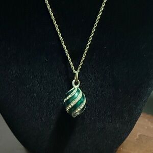 Elegant Green and Gold Fabergé Egg Pendant Necklace